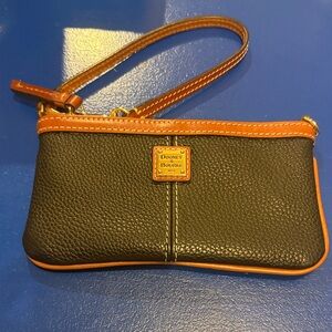 Brand New Dooney & Bourke Pebble Grain Large Slim Wristlet Black/Tan